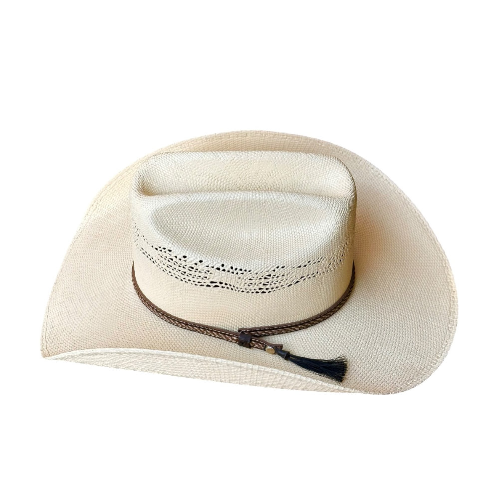 Sombrero Cuernos Chuecos Bangora Iron 50x es la elección perfecta para quienes buscan un accesorio versátil y distintivo. Diseñado para adultos, este sombrero sin género combina estilo y funcionalidad, ideal para diversas ocasiones, desde eventos al aire libre hasta actividades cotidianas. Su diseño único y atractivo lo convierte en un complemento que destaca en cualquier atuendo.